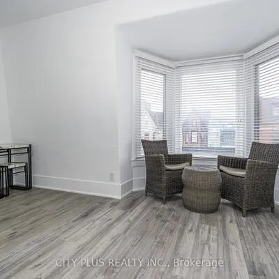 106,&nbsp;Harbord, University, Toronto