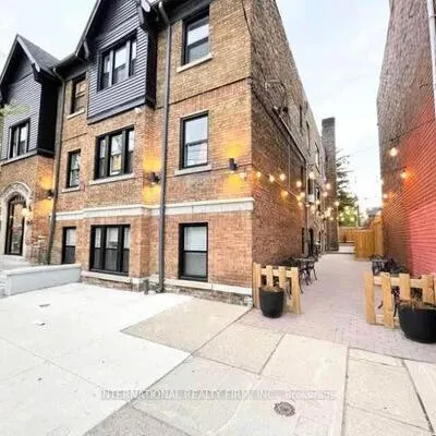1094,&nbsp;College, Dufferin Grove, Toronto
