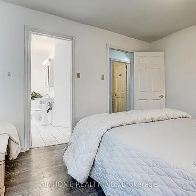 212,&nbsp;Milan, Moss Park, Toronto