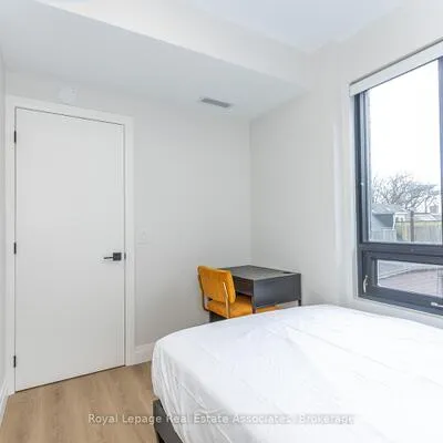 1000,&nbsp;Bathurst, Annex, Toronto