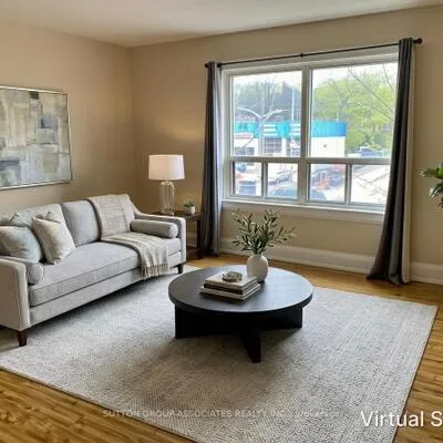 651,&nbsp;St Clair, Wychwood, Toronto