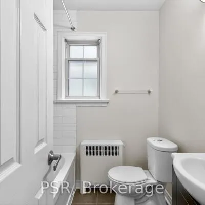 1365,&nbsp;Bayview, Leaside, Toronto