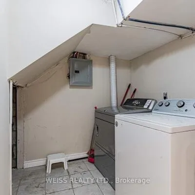 3,&nbsp;Acton, Bathurst Manor, Toronto