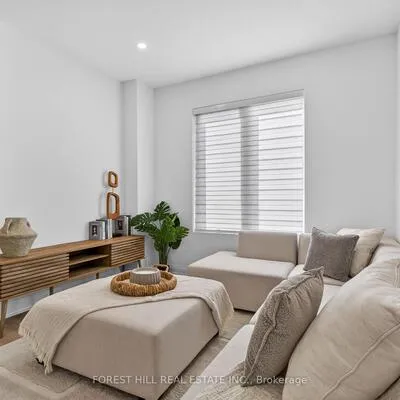 1,&nbsp;Dunsmore, Clanton Park, Toronto