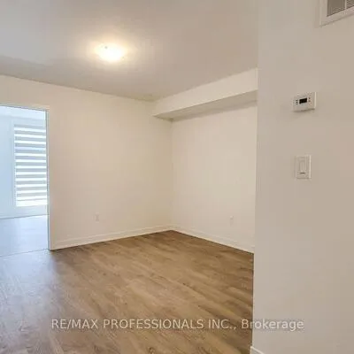 121,&nbsp;Green Gardens, Englemount-Lawrence, Toronto