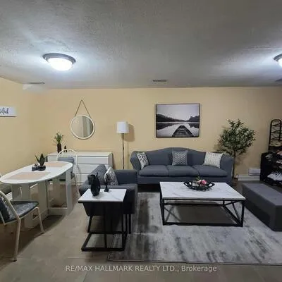 399,&nbsp;Lawrence, Bedford Park-Nortown, Toronto