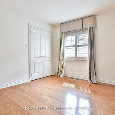 38,&nbsp;GWENDOLEN, Lansing-Westgate, Toronto
