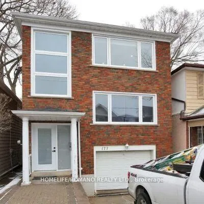 177,&nbsp;Robina, Oakwood Village, Toronto