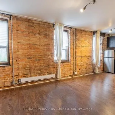 225,&nbsp;Gladstone, Little Portugal, Toronto
