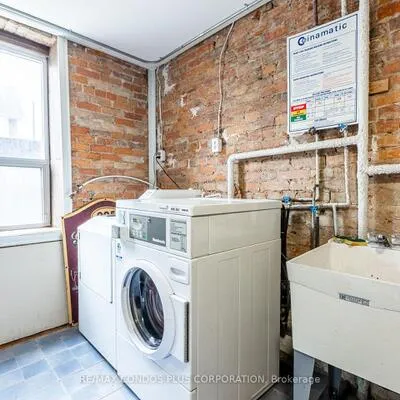 225,&nbsp;Gladstone, Little Portugal, Toronto