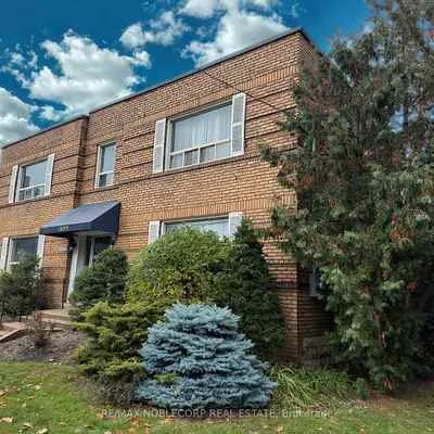 1377,&nbsp;Bayview, Leaside, Toronto