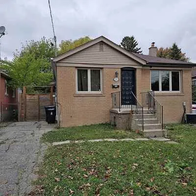 222,&nbsp;Patricia, Newtonbrook West, Toronto
