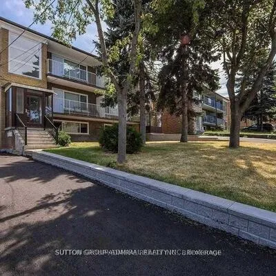 77,&nbsp;Garthdale, Bathurst Manor, Toronto