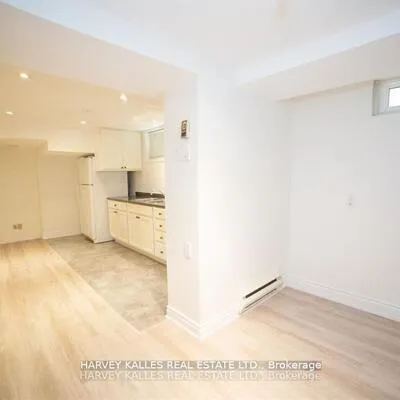 550,&nbsp;Glencairn, Englemount-Lawrence, Toronto