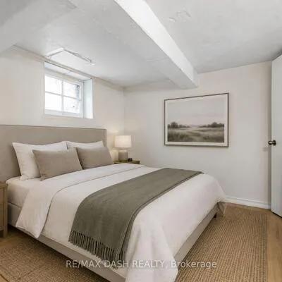 663,&nbsp;Huron, Annex, Toronto