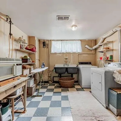200,&nbsp;Cortleigh, Lawrence Park South, Toronto
