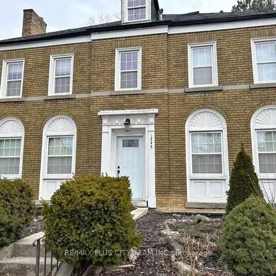 1745,&nbsp;Bathurst, Forest Hill South, Toronto