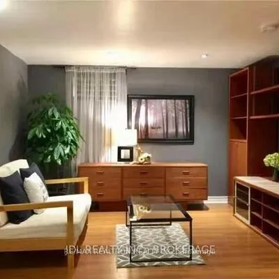 2,&nbsp;Greyhound, Bayview Woods-Steeles, Toronto