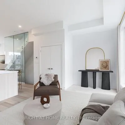 272,&nbsp;Atlas, Humewood-Cedarvale, Toronto
