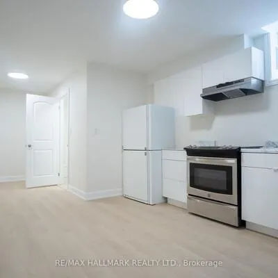 118,&nbsp;Fairholme, Englemount-Lawrence, Toronto