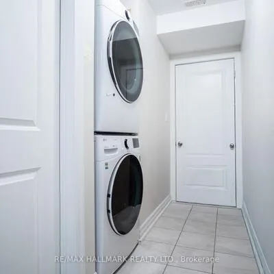 35,&nbsp;Roberta, Englemount-Lawrence, Toronto