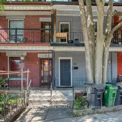 32,&nbsp;Macklem, Little Portugal, Toronto