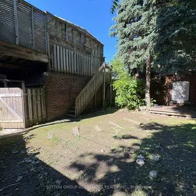101,&nbsp;Burnside, Wychwood, Toronto