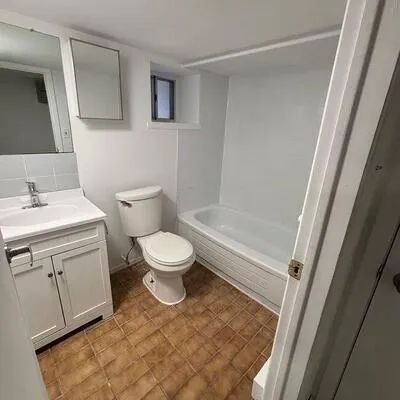 1215,&nbsp;Bathurst, Casa Loma, Toronto