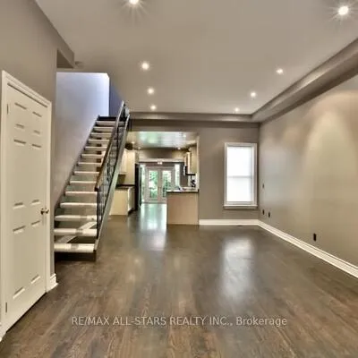 68,&nbsp;Macpherson, Annex, Toronto