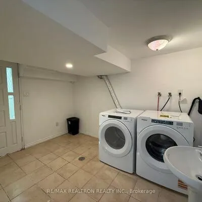 223,&nbsp;Pleasant, Newtonbrook West, Toronto