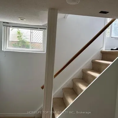 209,&nbsp;Connaught, Newtonbrook West, Toronto