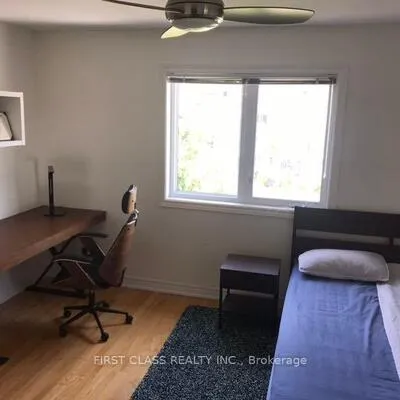 32D,&nbsp;Oxford, Kensington-Chinatown, Toronto