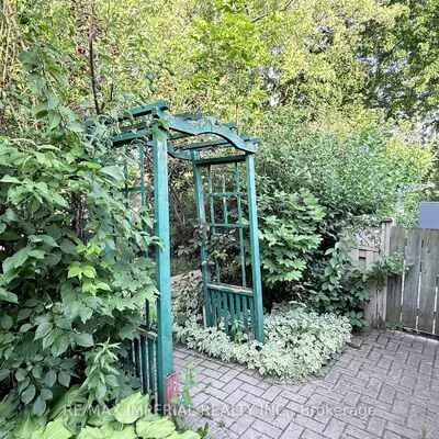 95,&nbsp;Pleasant View, Pleasant View, Toronto