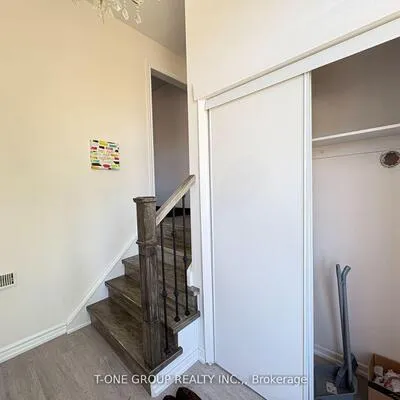 34,&nbsp;Navaho, Pleasant View, Toronto