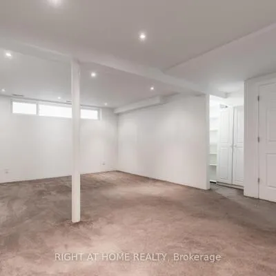 12,&nbsp;Murellen, Victoria Village, Toronto