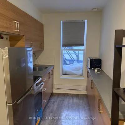 450,&nbsp;Bathurst, Trinity-Bellwoods, Toronto