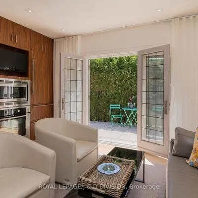 78,&nbsp;Roxborough, Rosedale-Moore Park, Toronto