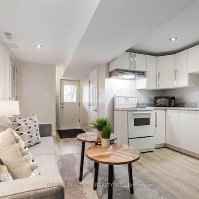 1047,&nbsp;Davenport, Wychwood, Toronto