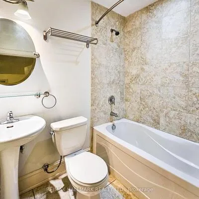 22,&nbsp;Roberta, Englemount-Lawrence, Toronto