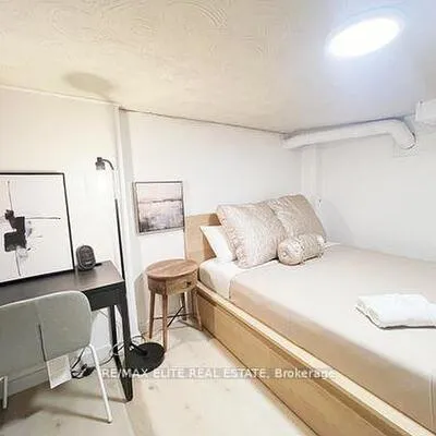Upper 299,&nbsp;Robina, Oakwood Village, Toronto