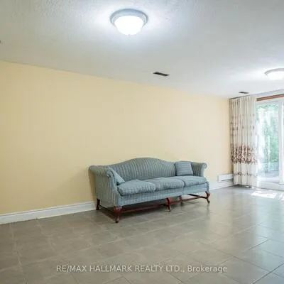 399,&nbsp;Lawrence, Bedford Park-Nortown, Toronto