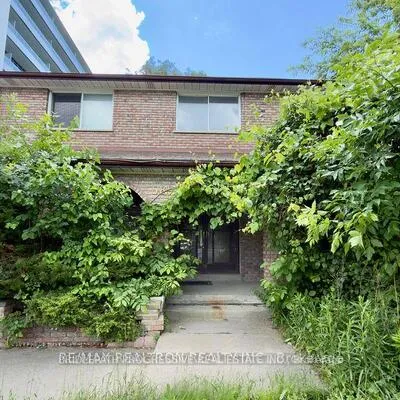 589,&nbsp;Sheppard, Bayview Village, Toronto