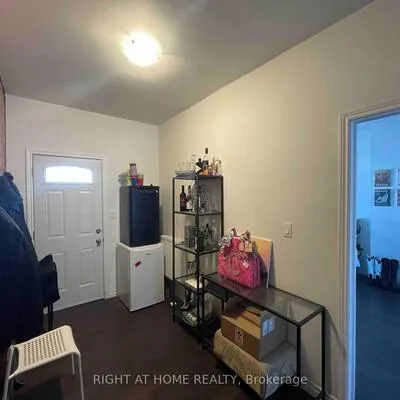 570,&nbsp;Bathurst, Bedford Park-Nortown, Toronto