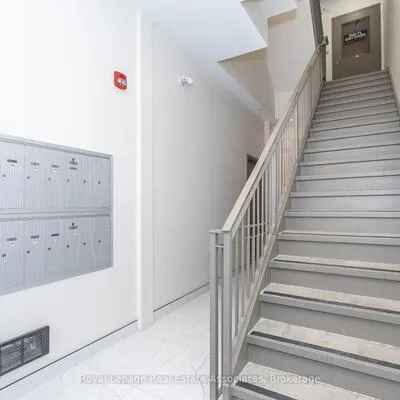 1000,&nbsp;Bathurst, Annex, Toronto