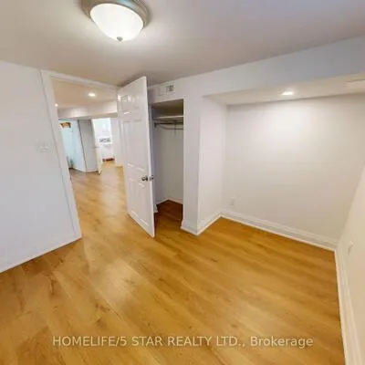 275,&nbsp;Oakwood, Oakwood Village, Toronto