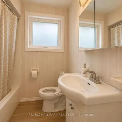 33,&nbsp;Sumner Heights, Bayview Village, Toronto