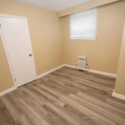 324,&nbsp;Lauder, Oakwood Village, Toronto