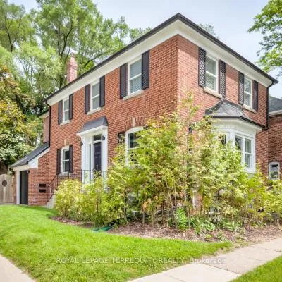 674,&nbsp;Eglinton, Leaside, Toronto