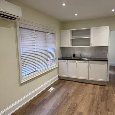 37,&nbsp;Lola, Yonge-Eglinton, Toronto