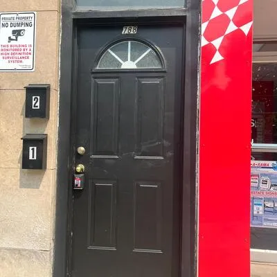 788,&nbsp;Eglinton, Leaside, Toronto